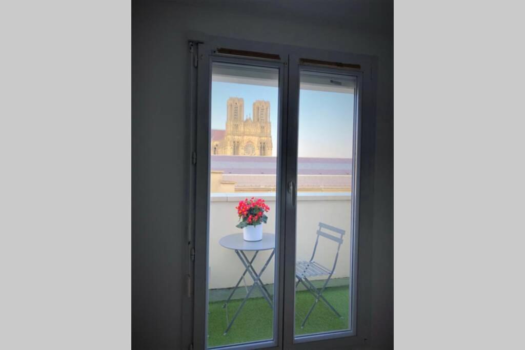 Hypercentre Grand Balcon Vue Cathedrale Reims Exterior photo